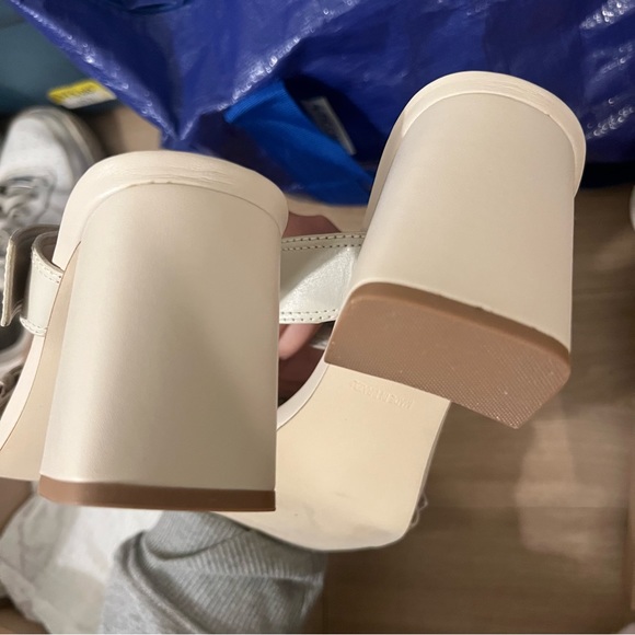 Steve Madden | Loreli Ankle Strap Heel in Bone Leath 8.5 - Picture 6 of 7